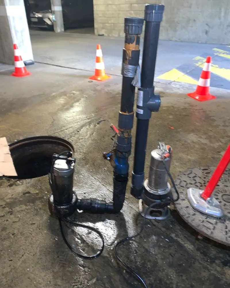 Deux pompes remplacées dans un parking