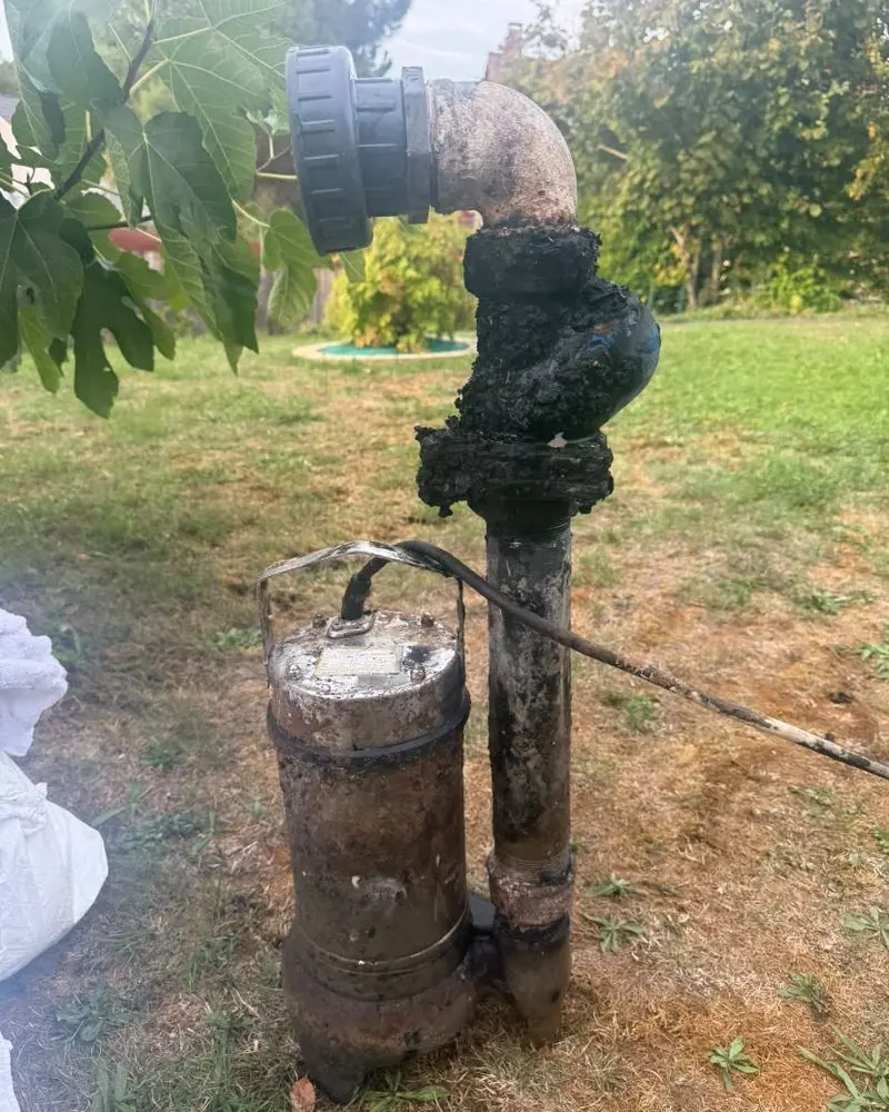 Une pompe en fin de vie, déposée chez un particulier